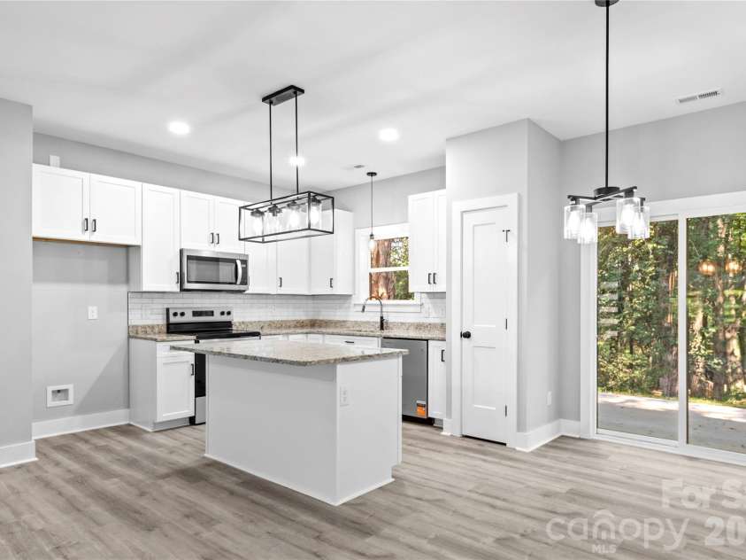 2309 Frederick Drive, Winston Salem, NC 27103.  MLS# CAR4430977, YatesRealty ID 54524. 