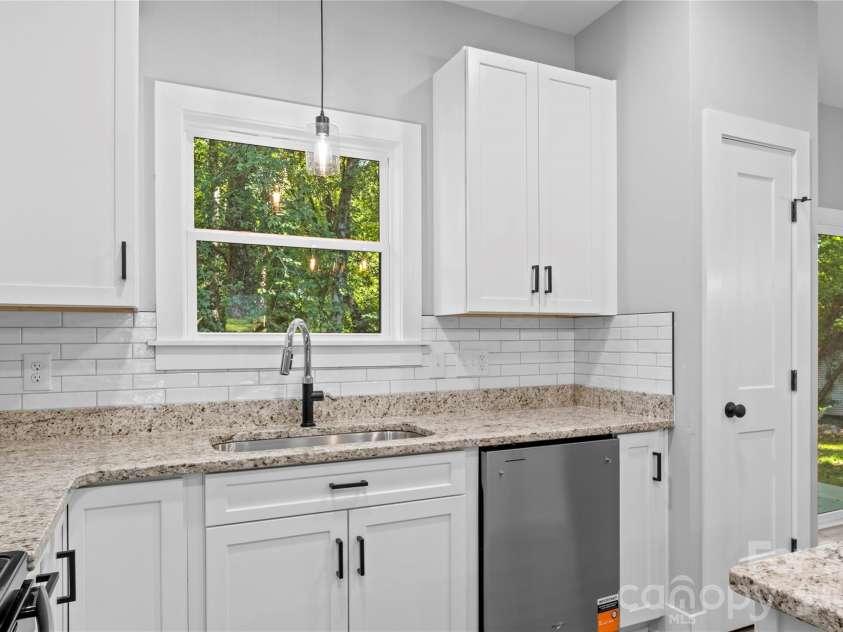 2309 Frederick Drive, Winston Salem, NC 27103.  MLS# CAR4430977, YatesRealty ID 54524. 