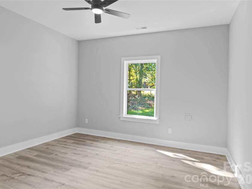 2309 Frederick Drive, Winston Salem, NC 27103.  MLS# CAR4430977, YatesRealty ID 54524. 