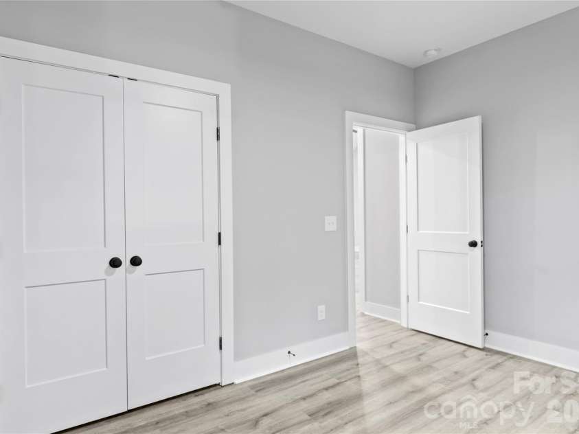2309 Frederick Drive, Winston Salem, NC 27103.  MLS# CAR4430977, YatesRealty ID 54524. 