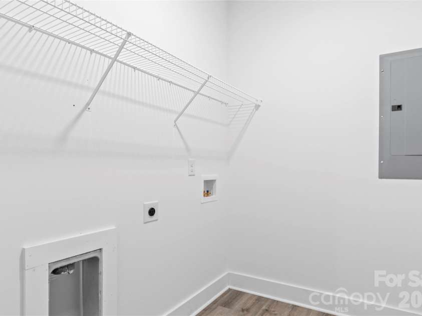 2309 Frederick Drive, Winston Salem, NC 27103.  MLS# CAR4430977, YatesRealty ID 54524. 
