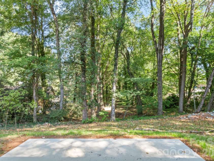 2309 Frederick Drive, Winston Salem, NC 27103.  MLS# CAR4430977, YatesRealty ID 54524. 