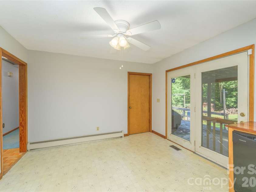 2882 Butler Bridge Road, Mills River, NC 28759.  MLS# CAR4430985, YatesRealty ID 54527. Eat-in Kitchen