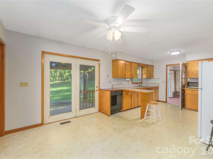 2882 Butler Bridge Road, Mills River, NC 28759.  MLS# CAR4430985, YatesRealty ID 54527. Open Kitchen