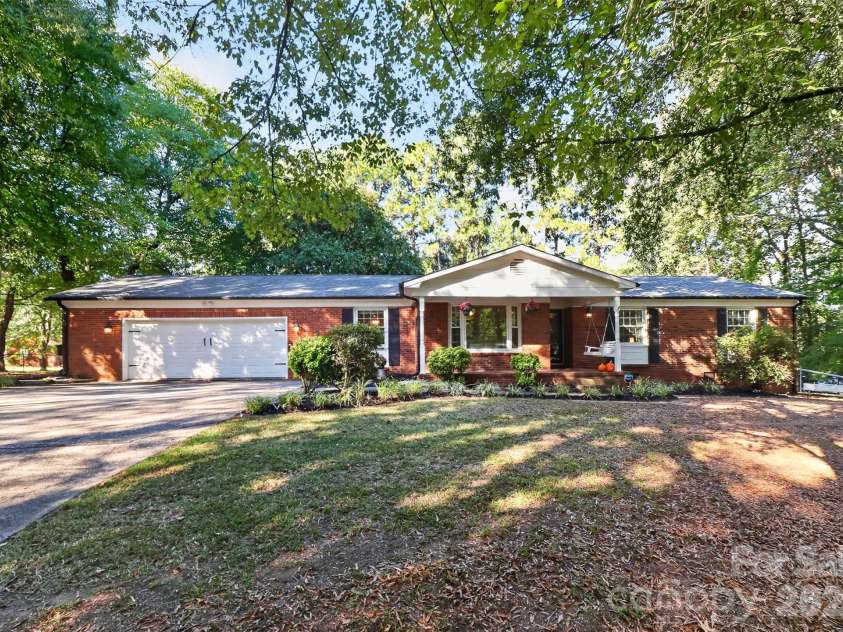4301 Red Berry Court, Charlotte, NC 28213.  MLS# CAR4430948, YatesRealty ID 54529. 
