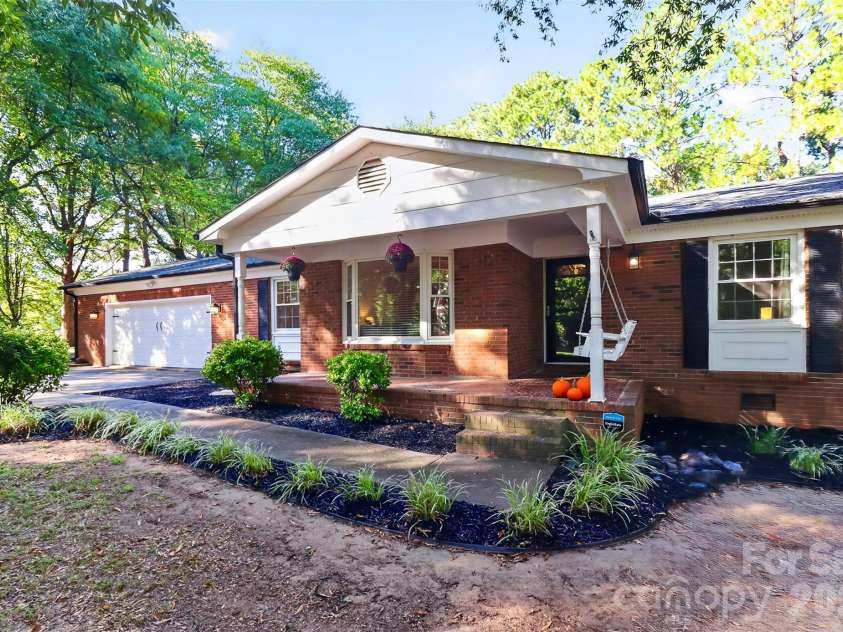 4301 Red Berry Court, Charlotte, NC 28213.  MLS# CAR4430948, YatesRealty ID 54529. 