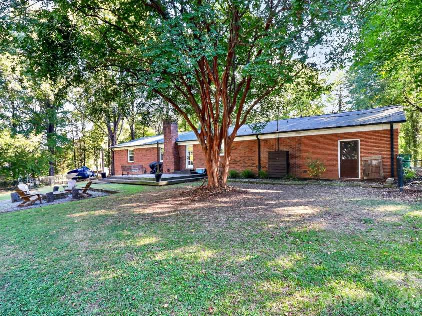 4301 Red Berry Court, Charlotte, NC 28213.  MLS# CAR4430948, YatesRealty ID 54529. 