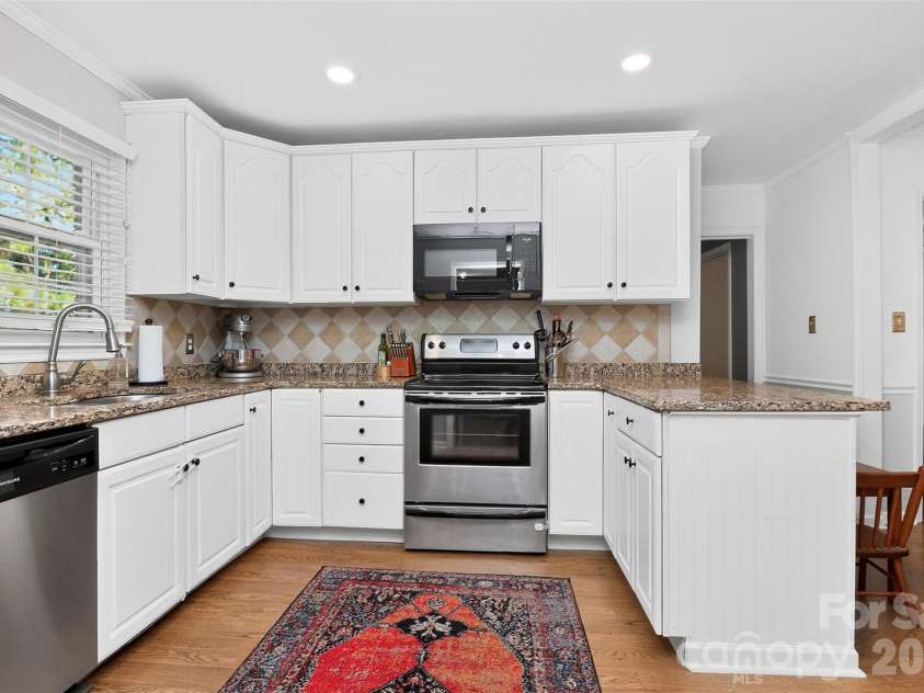 4301 Red Berry Court, Charlotte, NC 28213.  MLS# CAR4430948, YatesRealty ID 54529. Kitchen view from laundry room