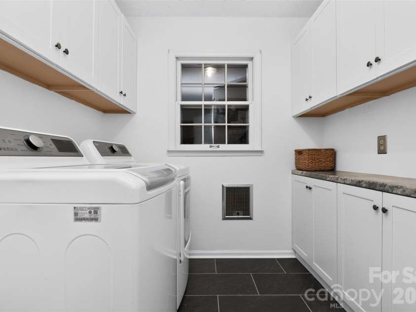 4301 Red Berry Court, Charlotte, NC 28213.  MLS# CAR4430948, YatesRealty ID 54529. Laundry Room