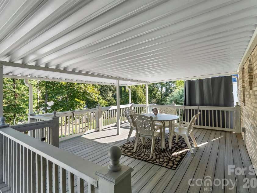 477 14th Avenue Drive, Hickory, NC 28601.  MLS# CAR4425041, YatesRealty ID 54532. 