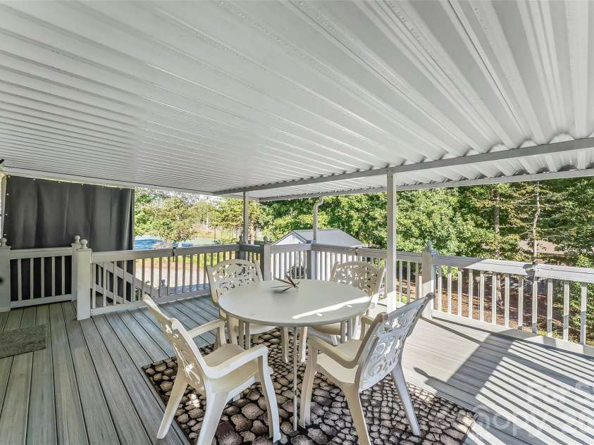 477 14th Avenue Drive, Hickory, NC 28601.  MLS# CAR4425041, YatesRealty ID 54532. 