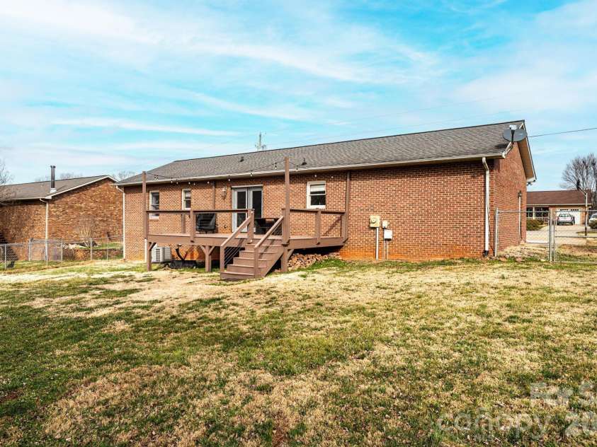 2487 Ashford Drive, Newton, NC 28658.  MLS# CAR4430929, YatesRealty ID 54536. 