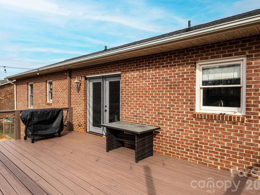 2487 Ashford Drive, Newton, NC 28658.  MLS# CAR4430929, YatesRealty ID 54536. 