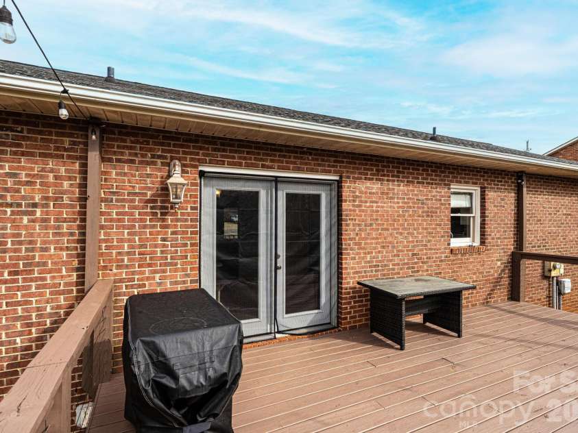 2487 Ashford Drive, Newton, NC 28658.  MLS# CAR4430929, YatesRealty ID 54536. 
