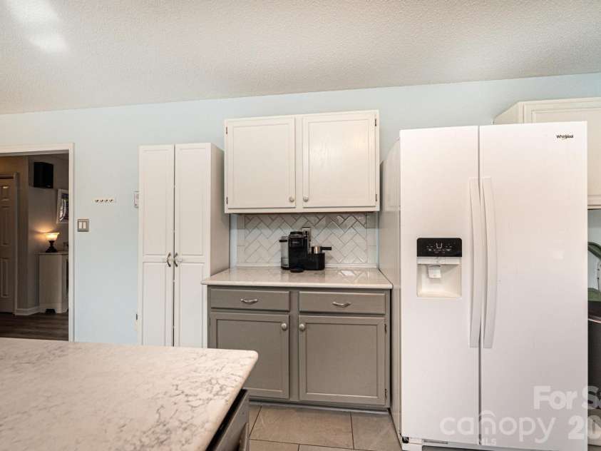 2487 Ashford Drive, Newton, NC 28658.  MLS# CAR4430929, YatesRealty ID 54536. 