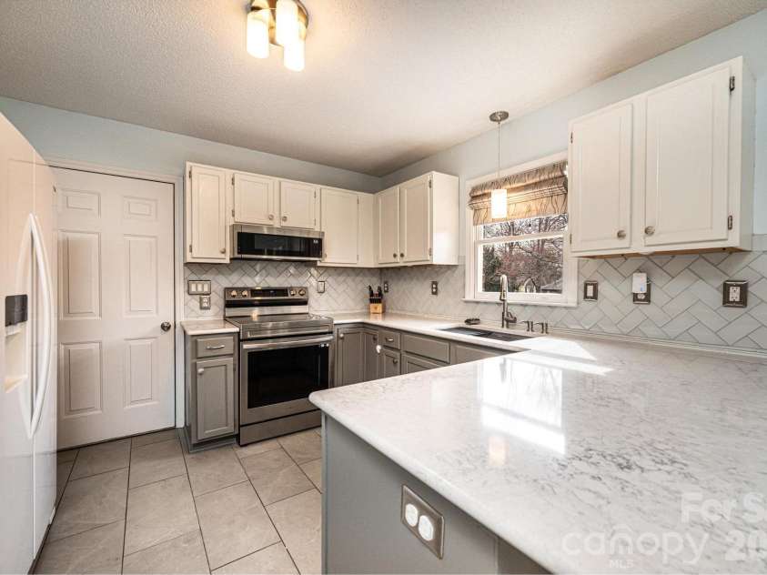 2487 Ashford Drive, Newton, NC 28658.  MLS# CAR4430929, YatesRealty ID 54536. 