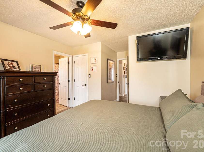 2487 Ashford Drive, Newton, NC 28658.  MLS# CAR4430929, YatesRealty ID 54536. 
