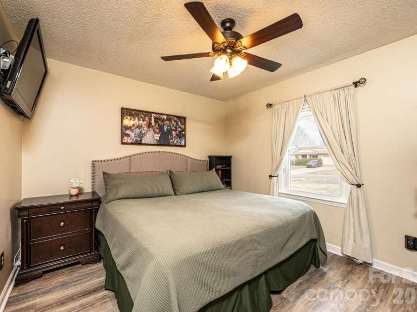 2487 Ashford Drive, Newton, NC 28658.  MLS# CAR4430929, YatesRealty ID 54536. 
