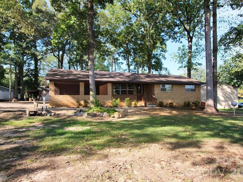 805 Woodside Drive, Kings Mountain, NC 28086.  MLS# CAR4430990, YatesRealty ID 54537. 