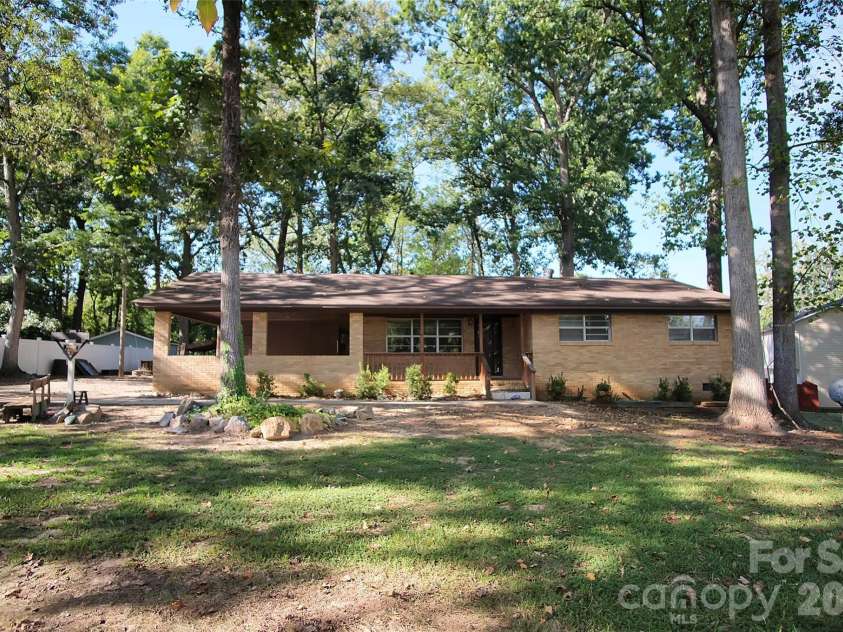 805 Woodside Drive, Kings Mountain, NC 28086.  MLS# CAR4430990, YatesRealty ID 54537. 