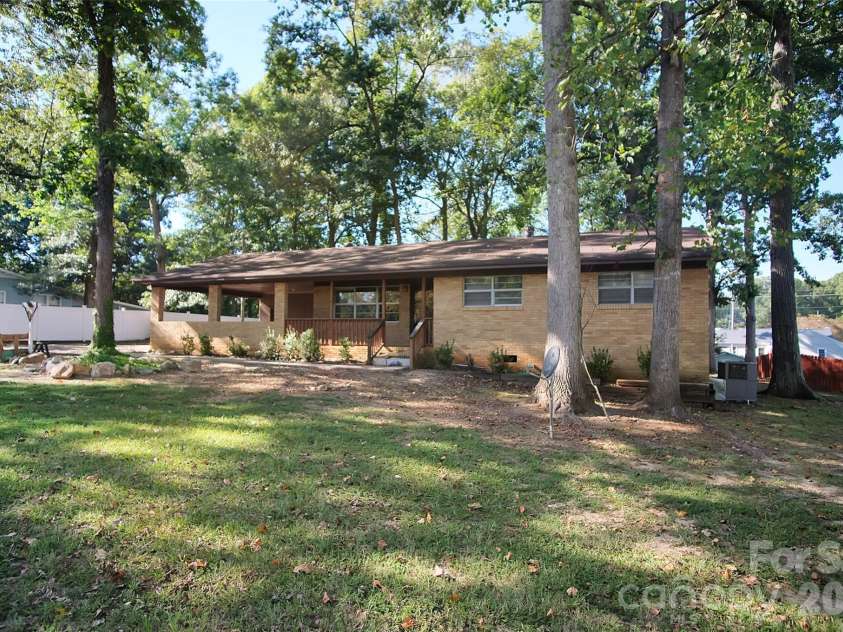 805 Woodside Drive, Kings Mountain, NC 28086.  MLS# CAR4430990, YatesRealty ID 54537. 