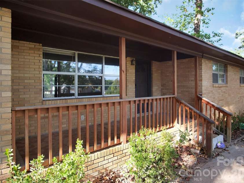 805 Woodside Drive, Kings Mountain, NC 28086.  MLS# CAR4430990, YatesRealty ID 54537. 