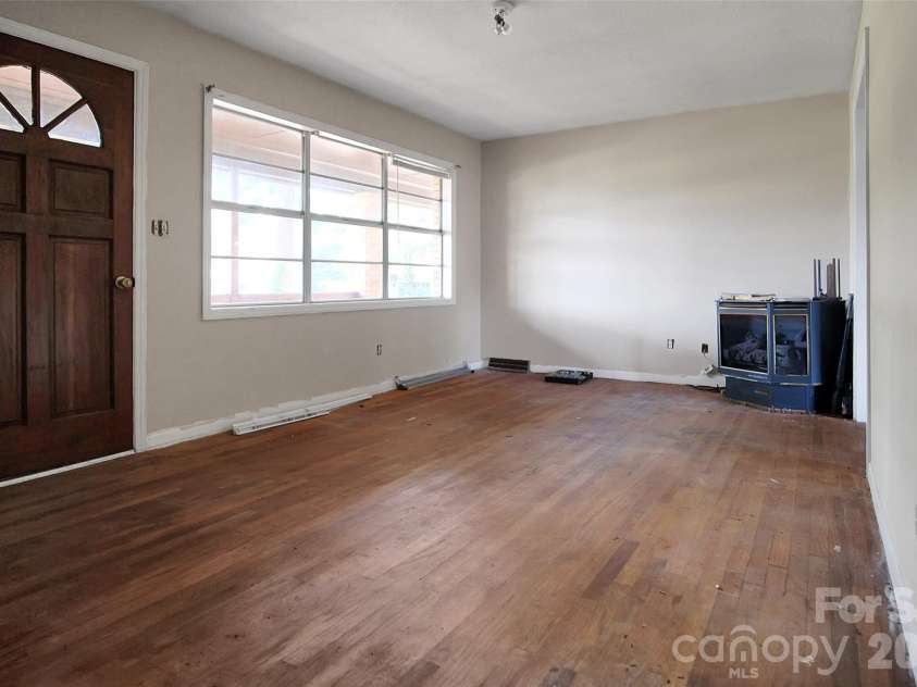 805 Woodside Drive, Kings Mountain, NC 28086.  MLS# CAR4430990, YatesRealty ID 54537. 