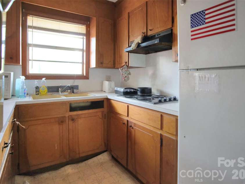 805 Woodside Drive, Kings Mountain, NC 28086.  MLS# CAR4430990, YatesRealty ID 54537. 
