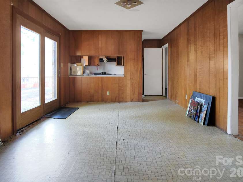805 Woodside Drive, Kings Mountain, NC 28086.  MLS# CAR4430990, YatesRealty ID 54537. 