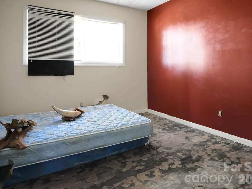 805 Woodside Drive, Kings Mountain, NC 28086.  MLS# CAR4430990, YatesRealty ID 54537. 