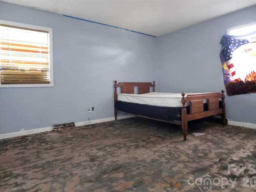805 Woodside Drive, Kings Mountain, NC 28086.  MLS# CAR4430990, YatesRealty ID 54537. 