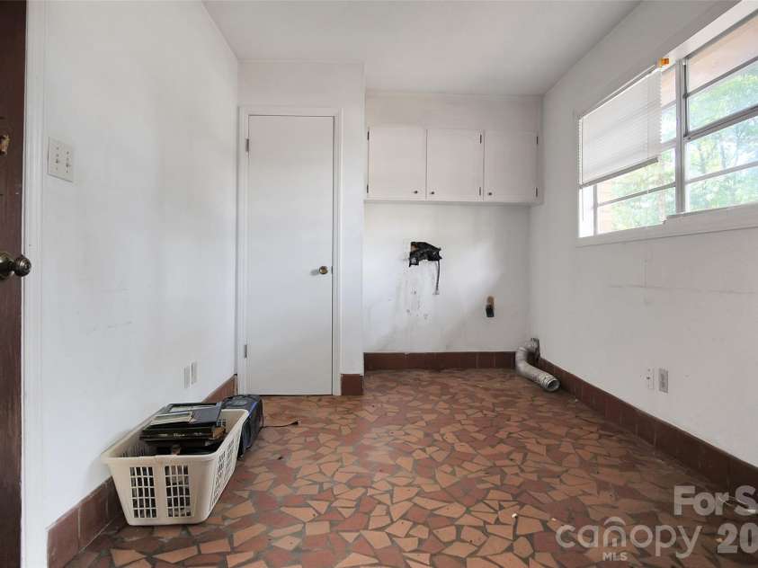 805 Woodside Drive, Kings Mountain, NC 28086.  MLS# CAR4430990, YatesRealty ID 54537. 