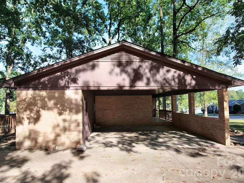 805 Woodside Drive, Kings Mountain, NC 28086.  MLS# CAR4430990, YatesRealty ID 54537. 