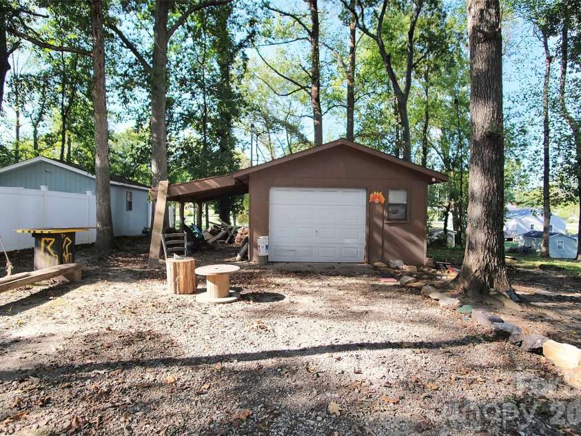 805 Woodside Drive, Kings Mountain, NC 28086.  MLS# CAR4430990, YatesRealty ID 54537. 
