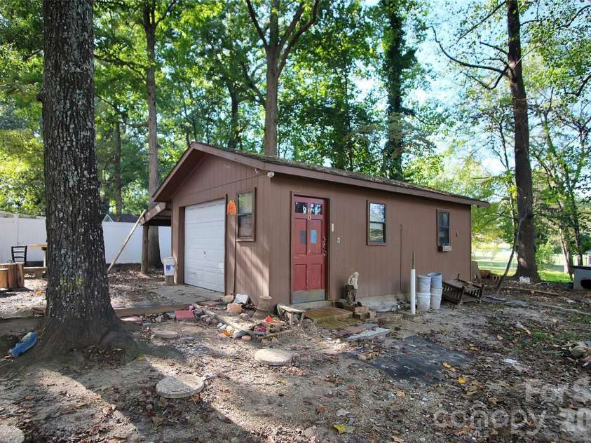 805 Woodside Drive, Kings Mountain, NC 28086.  MLS# CAR4430990, YatesRealty ID 54537. 