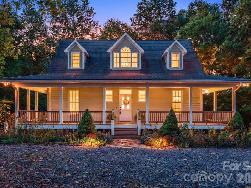 95 Ashworth Drive, Fairview, NC 28730.  MLS# CAR4402012, YatesRealty ID 54538. 