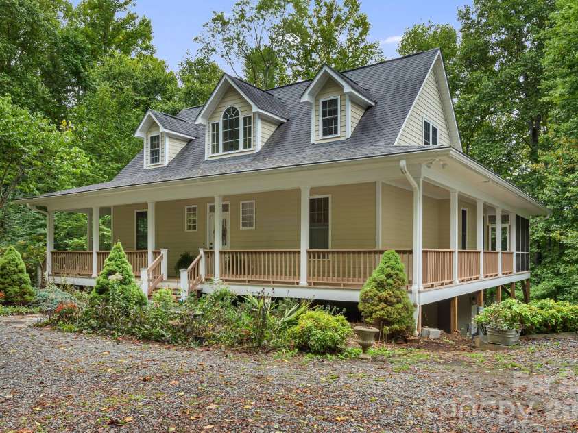 95 Ashworth Drive, Fairview, NC 28730.  MLS# CAR4402012, YatesRealty ID 54538. 