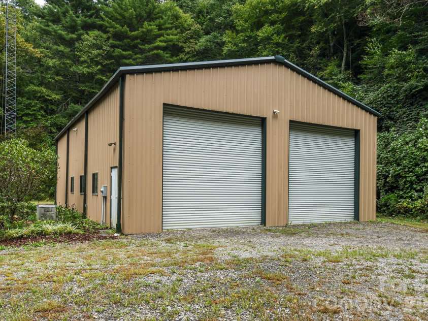 95 Ashworth Drive, Fairview, NC 28730.  MLS# CAR4402012, YatesRealty ID 54538. 