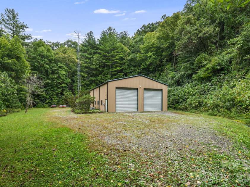 95 Ashworth Drive, Fairview, NC 28730.  MLS# CAR4402012, YatesRealty ID 54538. 