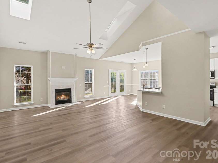6820 Sweetfield Drive, Huntersville, NC 28078.  MLS# CAR4430573, YatesRealty ID 54539. 