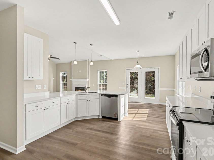 6820 Sweetfield Drive, Huntersville, NC 28078.  MLS# CAR4430573, YatesRealty ID 54539. 