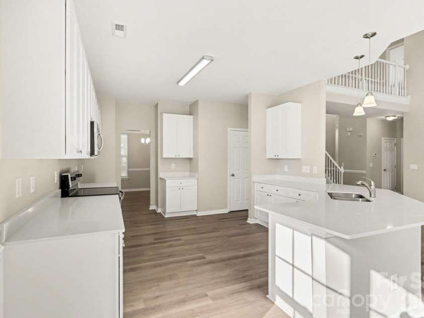 6820 Sweetfield Drive, Huntersville, NC 28078.  MLS# CAR4430573, YatesRealty ID 54539. 