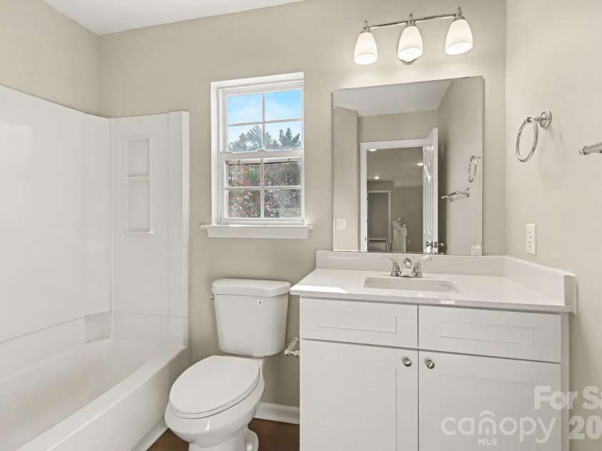 6820 Sweetfield Drive, Huntersville, NC 28078.  MLS# CAR4430573, YatesRealty ID 54539. 