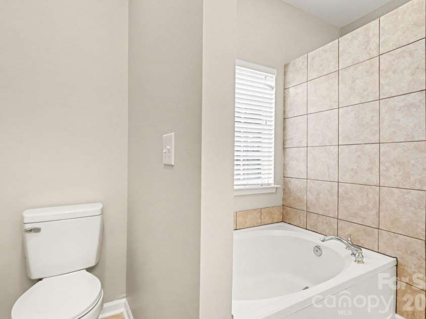 6820 Sweetfield Drive, Huntersville, NC 28078.  MLS# CAR4430573, YatesRealty ID 54539. 