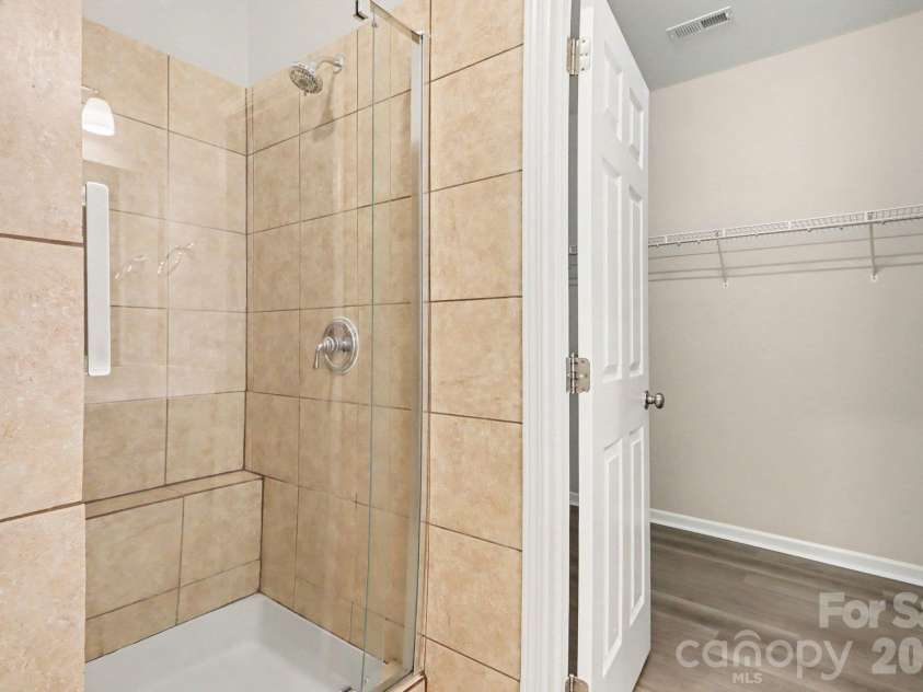 6820 Sweetfield Drive, Huntersville, NC 28078.  MLS# CAR4430573, YatesRealty ID 54539. 