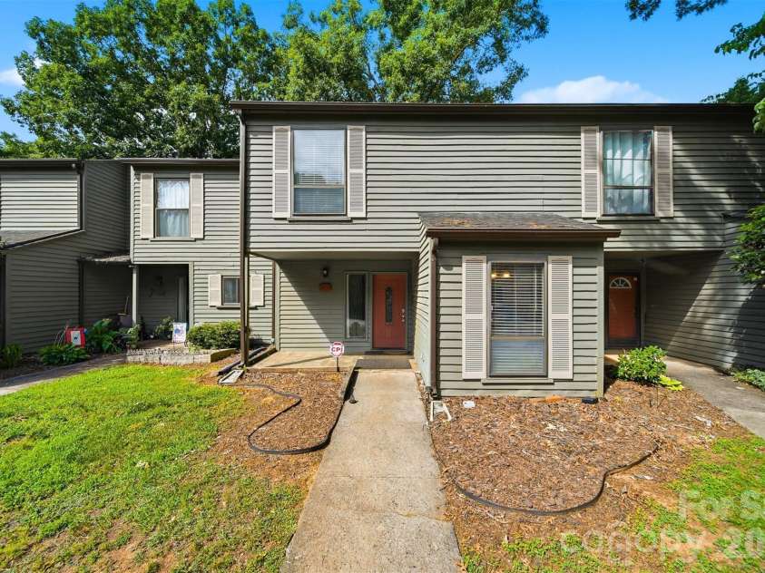 4340 Center Street, Hickory, NC 28601.  MLS# CAR4411695, YatesRealty ID 5454. 