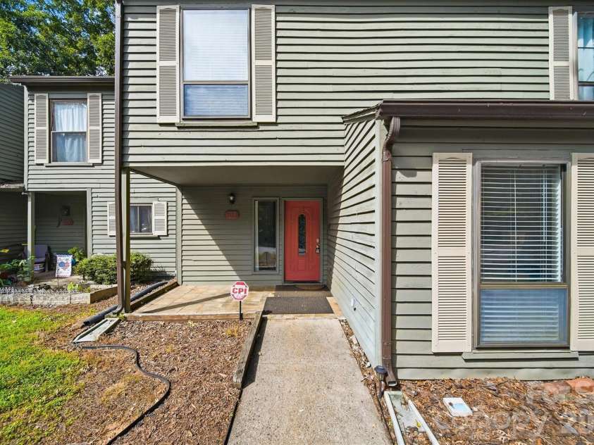 4340 Center Street, Hickory, NC 28601.  MLS# CAR4411695, YatesRealty ID 5454. 