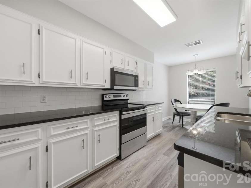 4340 Center Street, Hickory, NC 28601.  MLS# CAR4411695, YatesRealty ID 5454. 