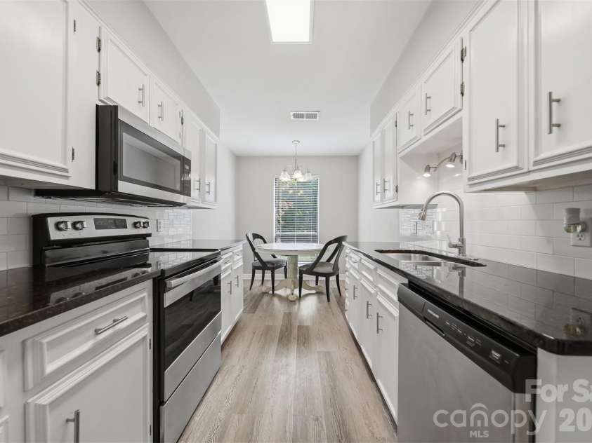 4340 Center Street, Hickory, NC 28601.  MLS# CAR4411695, YatesRealty ID 5454. 