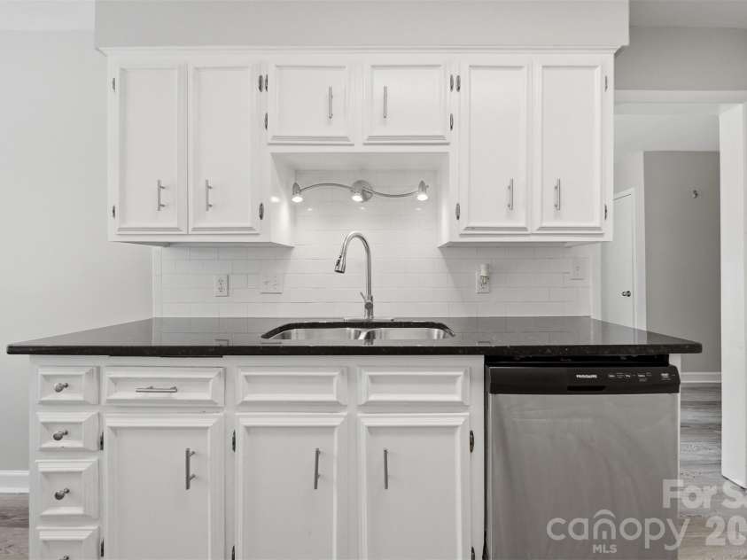 4340 Center Street, Hickory, NC 28601.  MLS# CAR4411695, YatesRealty ID 5454. 